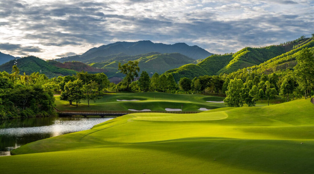 Build in golf naturally